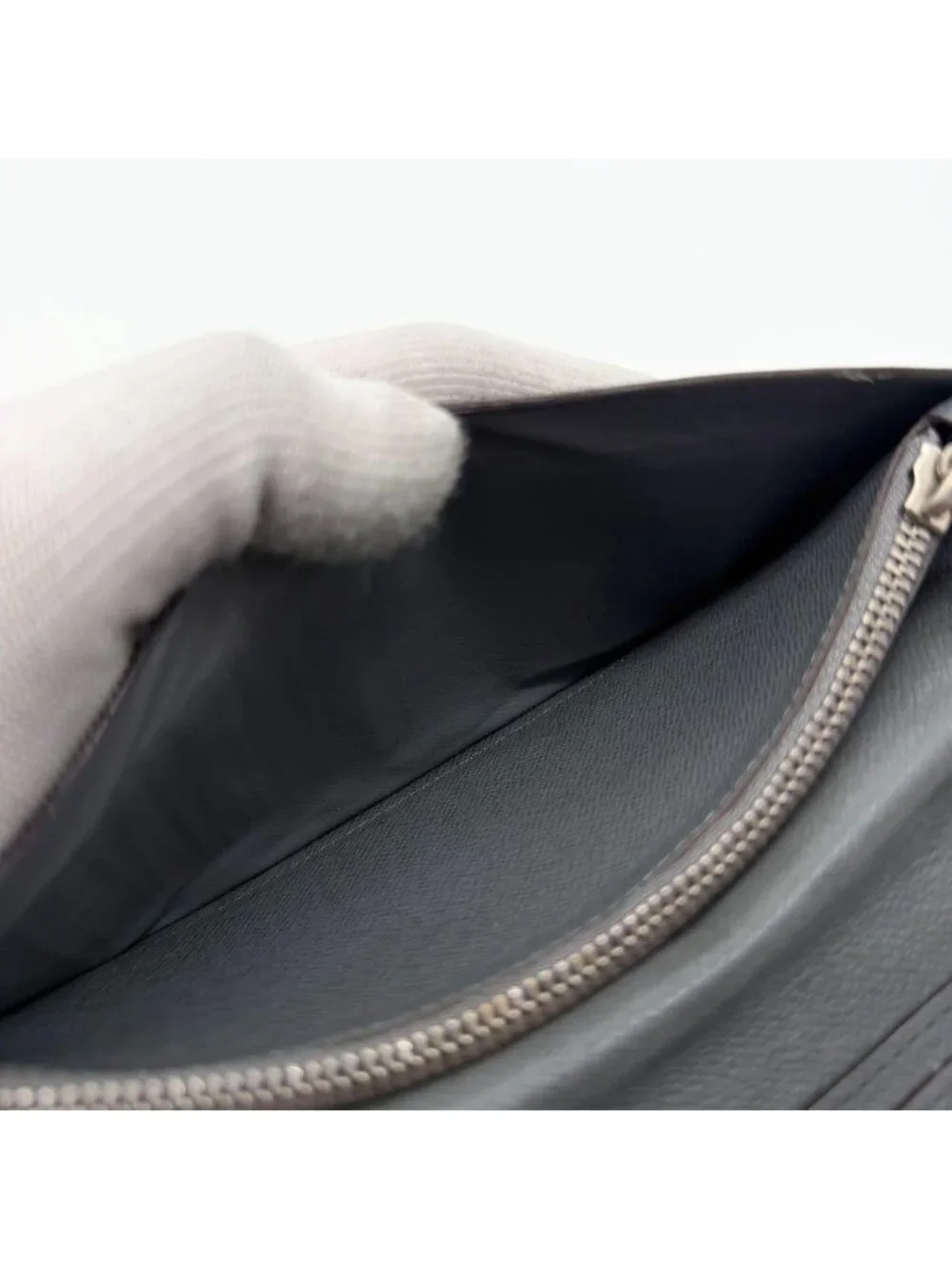 Louis Vuitton Portefeuille Brazza Taiga Leather Gray Bifold Wallet